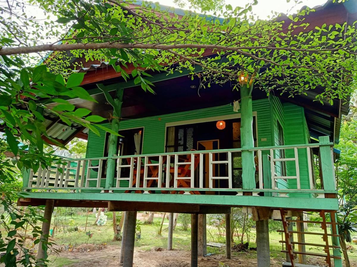 Baan Moonchan House チャロクルム エクステリア 写真